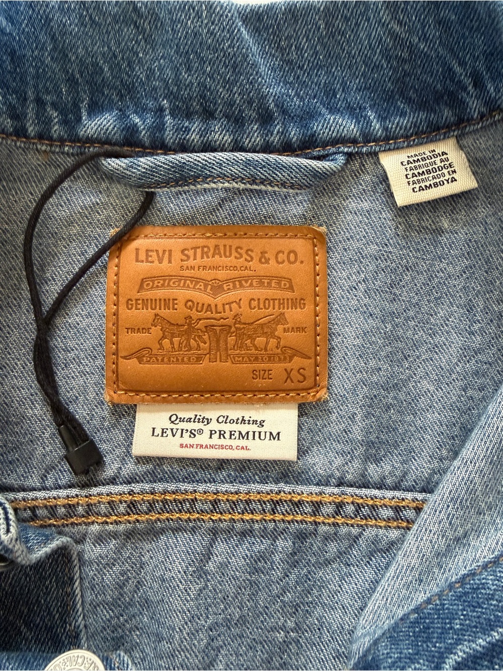 Levi’s woman’s trucker jacket XS - Picture 4 of 14